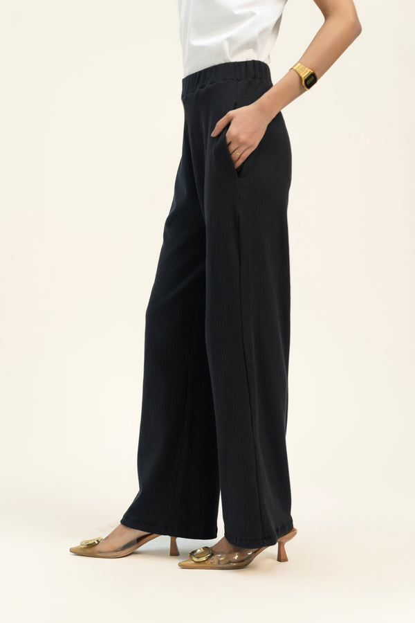 Wide Leg Pant in Drop Needle  - Black