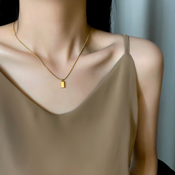 Gold Bar Shaped Pendant Necklace