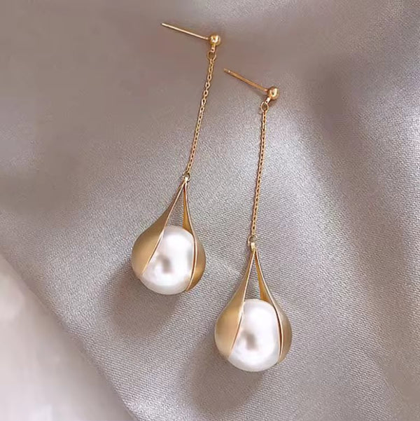 Drop Pearl Earrings