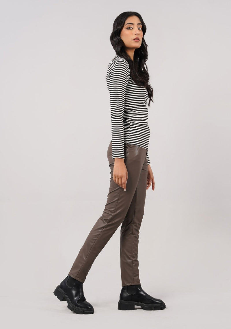 Straight Pant in Faux Leather - Greyish Brown