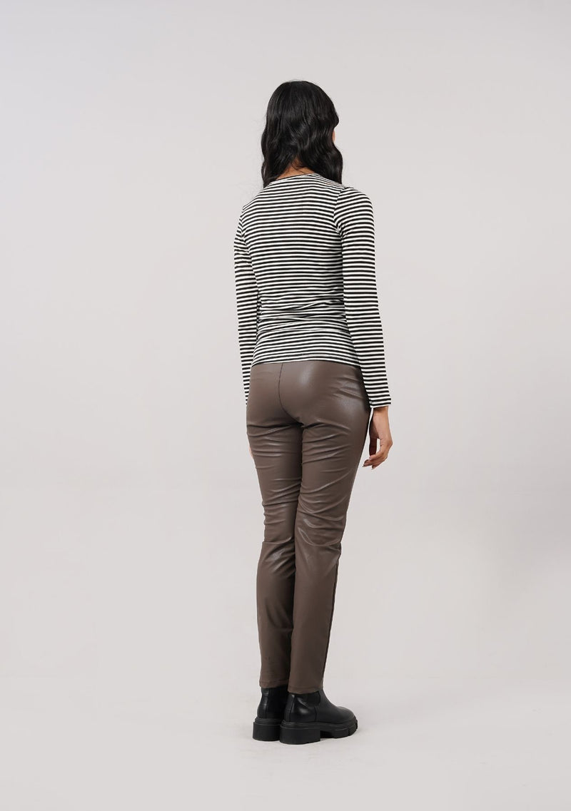 Straight Pant in Faux Leather - Greyish Brown