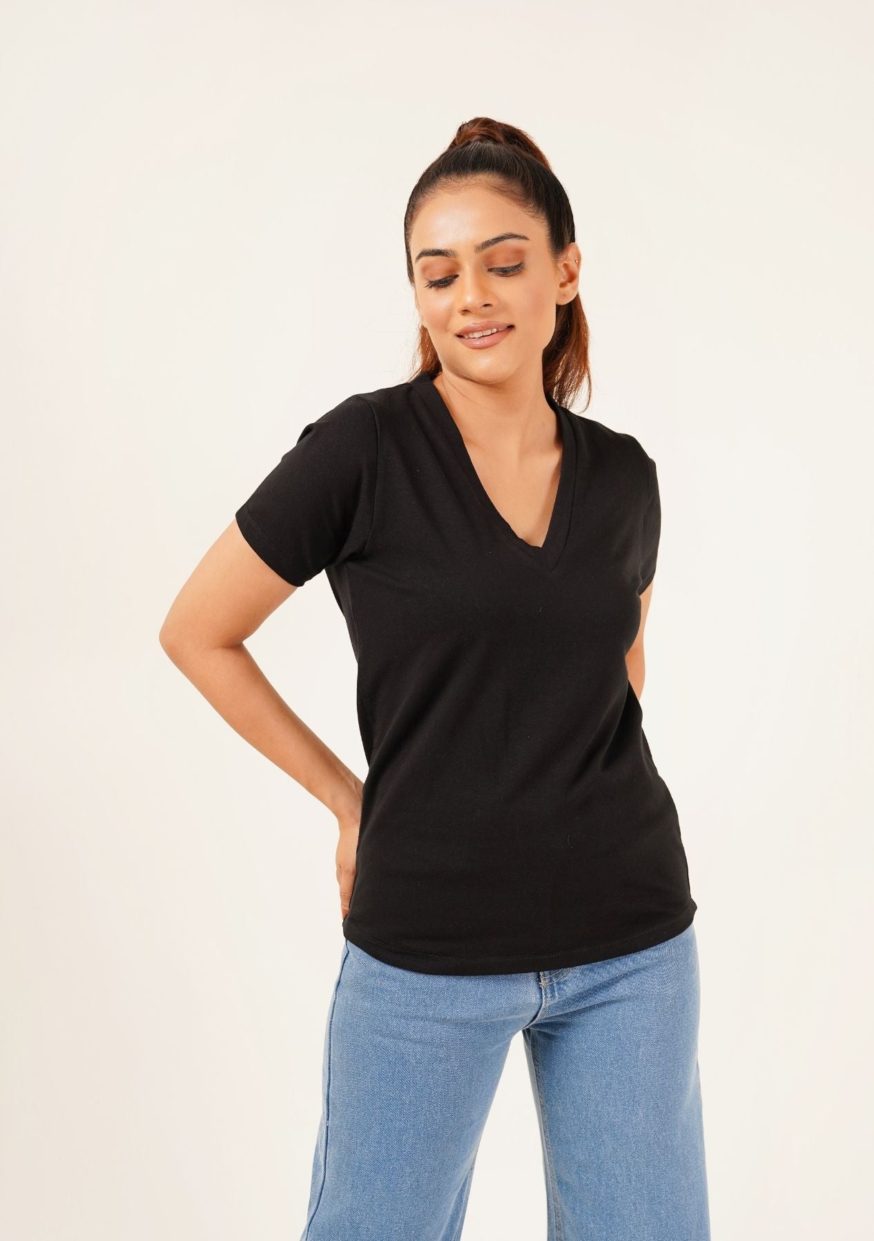 V Neck Round Hem T-Shirt - black