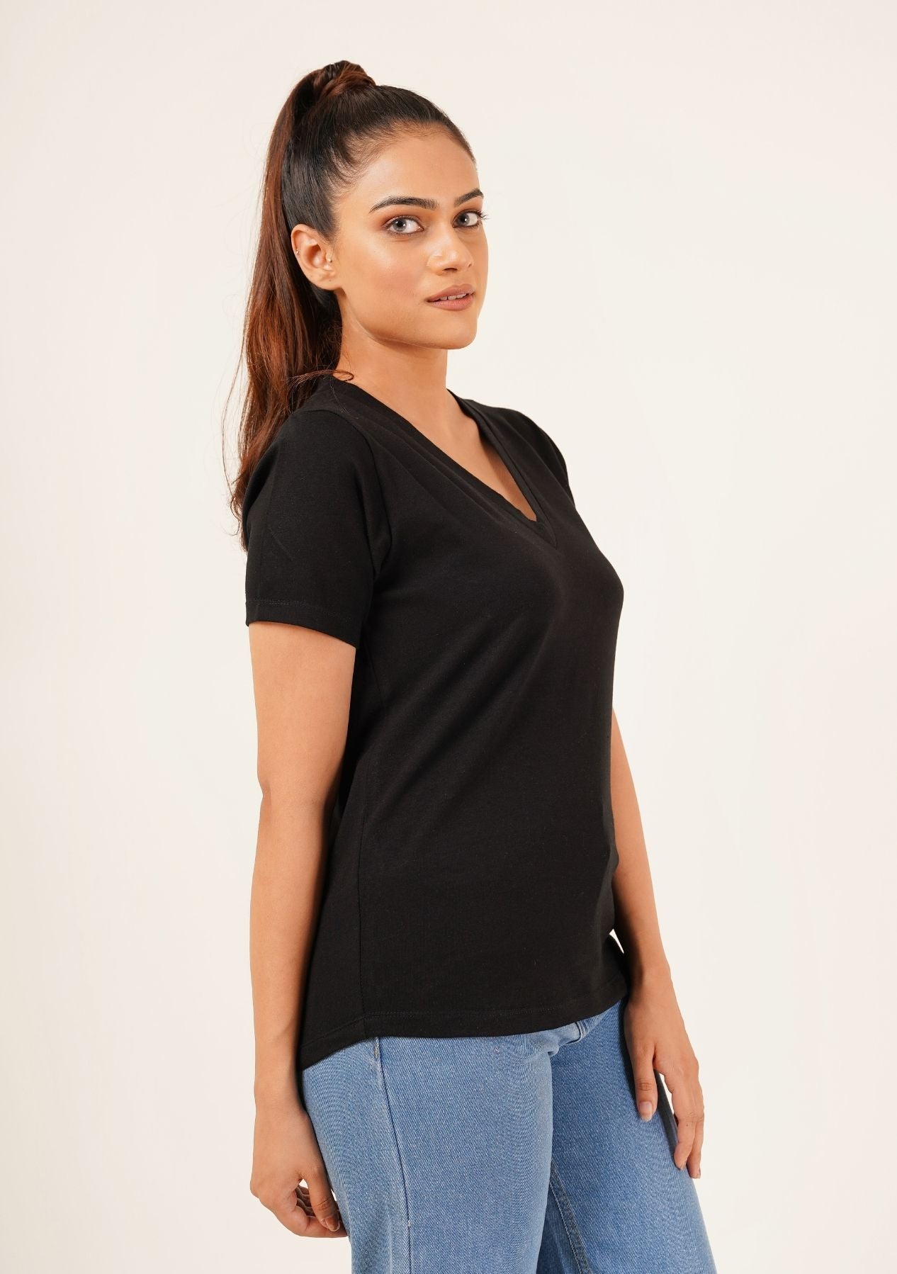 V Neck Round Hem T-Shirt - black