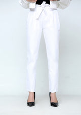 Pleated straight pant in white (cotton stretch)