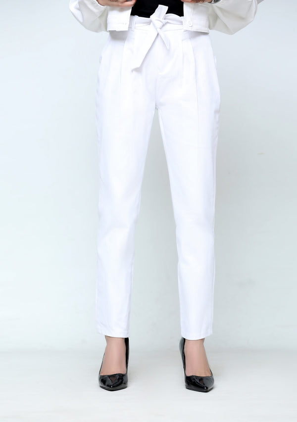 Pleated straight pant in white (cotton stretch)
