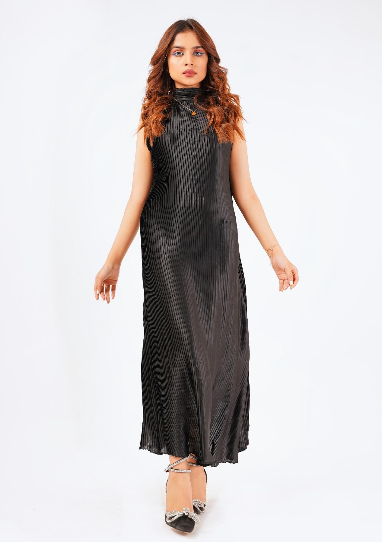 Sleeveless Dress - black (pleated fabric)