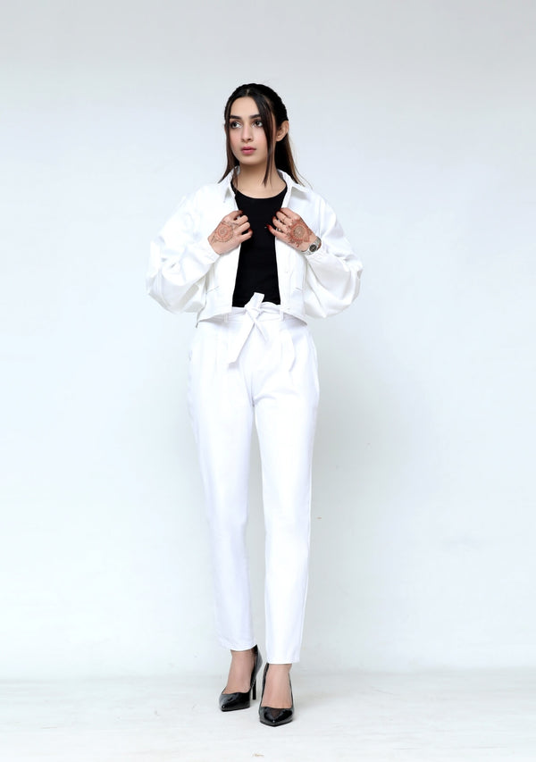 Pleated straight pant in white (cotton stretch)